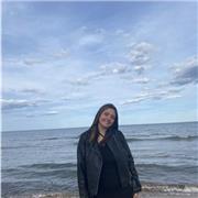 Soy una persona muy trabajadora y que le encanta enseñar a las personas cosas nuevas, en un futuro me gustaría ser profesora y en ellos me estoy focalizando. Daría las clases a cualquier persona que las necesite